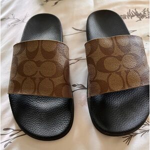 Hi 👋 I have a cute pair Coach slides!!!
